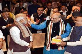 Gujarat Election: BJP के संसदीय दल की बैठक में PM मोदी का भव्य स्वागत, गुजरात में ऐतिहासिक जीत पर PM मोदी ने सीआर पाटिल को दिया क्रेडिट