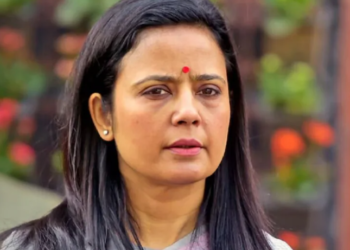 संसद के शीतकालीन सत्र का 5वां दिन आज ,महुआ मोइत्रा पहुंची संसद