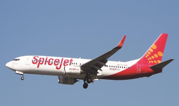 Flight: Passenger stuck in the toilet of a SpiceJet flight for an hour, know what is the whole matter