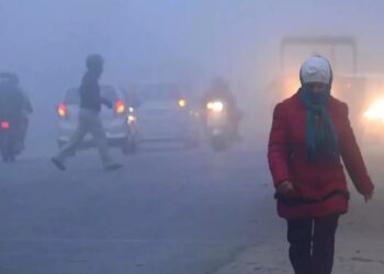 weather today : ठंड और कोहरे की चपेट में पूरा उत्तर भारत, जानिए कितना रहेगा आपके शहर का तापमान