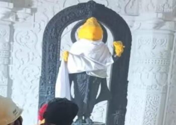 Ram Mandir: First glimpse of Ramlala seen in the temple sanctum, life consecration program to be held on January 22मंदिर गर्भगृह में दिखी रामलला की पहली झलक,22 जनवरी को होगा प्राण प्रतिष्ठा कार्यक्रम