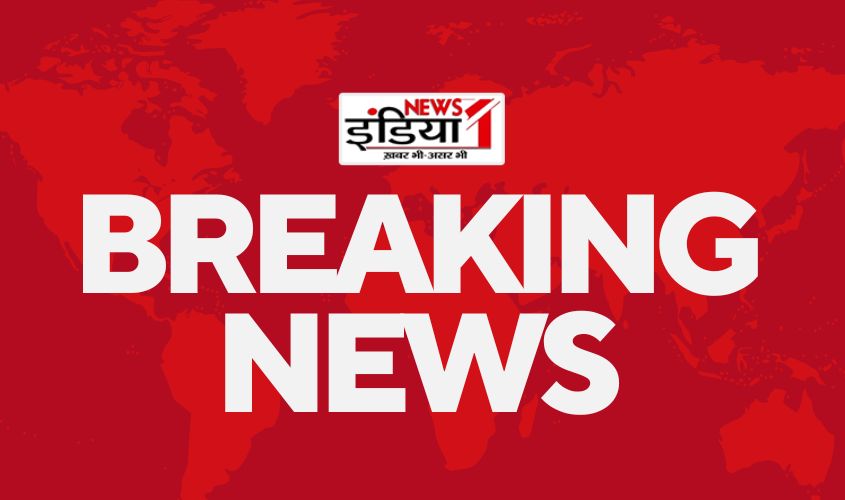 6 महीने बाद तिहाड़ से बाहर आए आप नेता Sanjay Singh , दिल्ली एक्साइज पॉलिसी केस में सुप्रीम कोर्ट ने दी थी जमानत सुप्रीम कोर्ट से मिली जमानत के बाद AAP के राज्यसभा सांसद संजय सिंह को तिहाड़ से रिहा कर दिया गया। आज बुधवार सुबह ट्रायल कोर्ट में आप नेता की जमानत की शर्तें तय कर दी गई थी। जिसके बाद कोर्ट ने के आदेश की कॉपी को जेल भेजा गया,जहां कानूनी प्रक्रिया खत्म करने करने बाद उन्हें रिहा कर दिया गया। ज्ञात हो कि सुप्रीम कोर्ट ने मंगलवार को दिल्ली एक्साइज पॉलिसी केस में आप नेता को जमानत दे दी थी। 4 अक्टूबर को गिरफ्तार हुए थे संजय गौरतलब है कि छह महीने पहले 4 अक्टूबर को ईडी ने आप नेता को दिल्ली एक्साइज पॉलिसी केस मामले में प्रवर्तन निदेशालय ने गिरफ्तार किया था। ईडी ने अपने चार्जशीट में संजय सिंह पर 82 लाख रुपए का चंदा लेने का आरोप लगाया है। इसी मामले में पूछताछ के लिए 4 अक्टूबर को ED उनके आवास पर पहुंची थी जहां उनसे 10 घंटे की लंबी पूछताछ के बाद गिरफ्तार कर लिया गया। इन शर्तों पर मिली जमानत दिल्ली शराब नीति मामले में सुप्रीम कोर्ट ने आम आदमी पार्टी के सांसद संजय सिंह को इन शर्तों पर जमानत दी पासपोर्ट सरेंडर कहीं जाने से पहले ईडी को अपना शेड्यूल बताना ED को अपना फोन नंबर बताएंगे जो लगातार उपलब्ध रहेगा जबतक जमानत पर बाहर रहेंगे वह शराब नीति मामले को लेकर कोई टिप्पणी नहीं करेंगे दो लाख रुपये के निजी मुचलके पर बेल बॉन्ड
