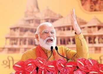 Ayodhya:सजाया गया राममंदिर प्रवेश द्वार, बनारस से आए नगाड़ा वादक, प्रधानमंत्री मोदी के रोड शो में  बरसेंगे 100 क्विंटल फूल