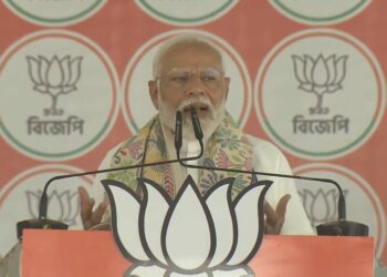 Lok Sabha Election 2024:प्रधानमंत्री मोदी ने राहुल गांधी की रायबरेली की उम्मीदवारी पर कहा, “अरे डरो मत, भागो मत।”