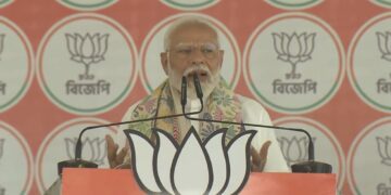 Lok Sabha Election 2024:प्रधानमंत्री मोदी ने राहुल गांधी की रायबरेली की उम्मीदवारी पर कहा, “अरे डरो मत, भागो मत।”