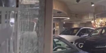 delhi-firing-rapid-firing-at-tilak-nagar-car-showroom-extortion-of-rs-5-crore-demanded