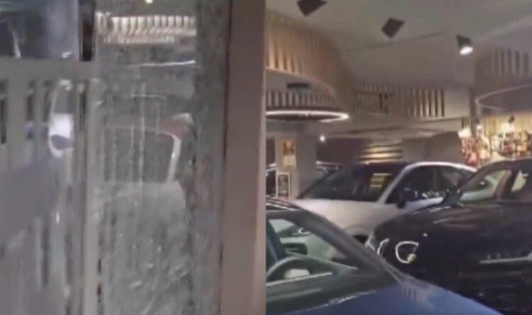 delhi-firing-rapid-firing-at-tilak-nagar-car-showroom-extortion-of-rs-5-crore-demanded