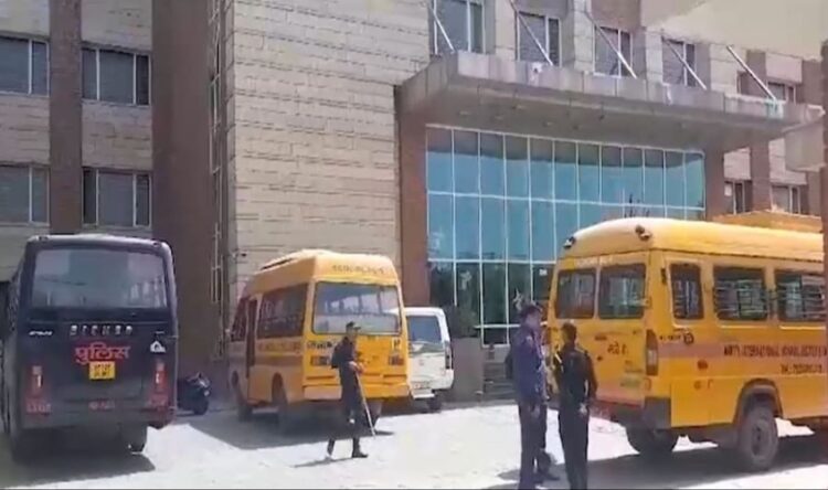 lucknow-school-bomb-threat-after-delhi-ncr-now-this-famous-school-of-lucknow-has-received-a-bomb-threat