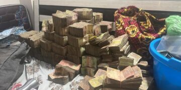 Bhopal News: कारोबारी के घर से नोटों का भंडार निकला, इतना कैश देख पुलिस भी हैरान