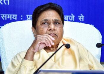 big-blow-to-bsp-before-the-sixth-phase-mayawati-close-associate-or-former-ips-officer-prem-prakash-will-join-bjp-today