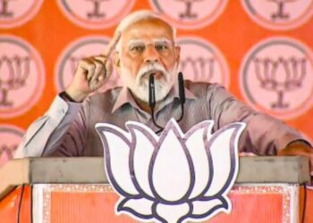 the-tea-seller-broke-the-evil-practice-of-the-royal-family-in-etawah-pm-modi-fiercely-attacked-the-opposition