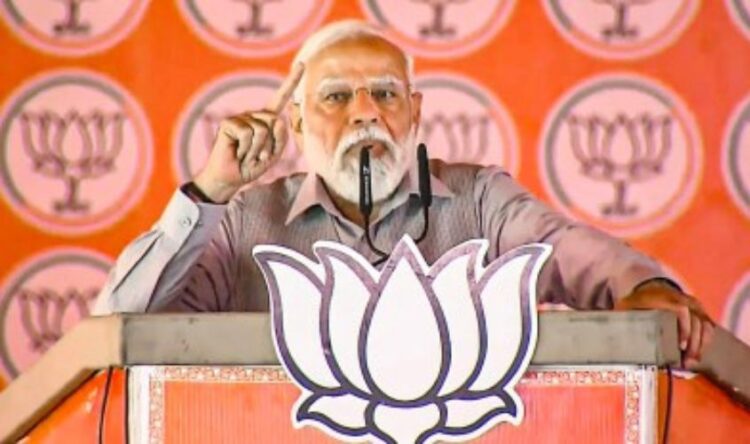 the-tea-seller-broke-the-evil-practice-of-the-royal-family-in-etawah-pm-modi-fiercely-attacked-the-opposition