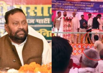 a-man-threw-a-shoe-at-swami-prasad-maurya-in-agra-police-arrested-the-attacker