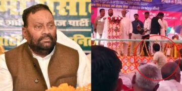 a-man-threw-a-shoe-at-swami-prasad-maurya-in-agra-police-arrested-the-attacker