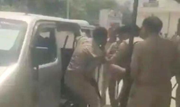 did-policemen-lathicharge-voters-in-sambhal-sp-made-serious-allegations-video-went-viral
