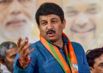 loksabha-election-2024-manoj-tiwari-daughter-rithi-tiwari-joins-bjp