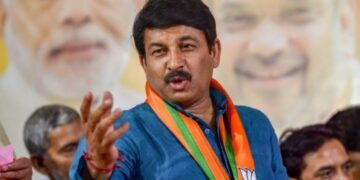 loksabha-election-2024-manoj-tiwari-daughter-rithi-tiwari-joins-bjp