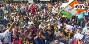 प्रयागराज में छात्रों की बड़ी कामयाबी, RO-ARO की परीक्षा स्थगित, अब एक शिफ्ट में ही होगा पेपर