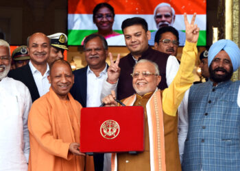 UP CM Yogi Adityanath and FM Suresh Khanna
