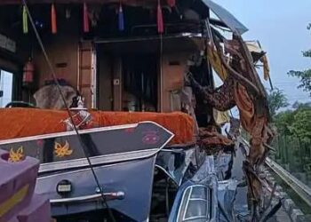 Agra Lucknow expressway पर दिखा खूनी मंजर, नींद से खुली आंख तो लाशों का ढेर देख कांपी रूह