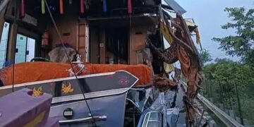 Agra Lucknow expressway पर दिखा खूनी मंजर, नींद से खुली आंख तो लाशों का ढेर देख कांपी रूह