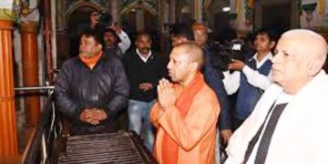 ‘कम बोलें तो अच्छा रहेगा’ के बाद फिर गरजे CM योगी, बीच-बीच में बोल रहे 2 MLA को दी सीधी चेतावनी