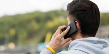 Why you should turn off internet during phone calls