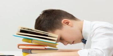 Less Marks in Exams: नंबर जब कम आए तो ना घबराएं, मेहनत, हुनर और आत्मविश्वास से कैसे हासिल करें हर मुकाम