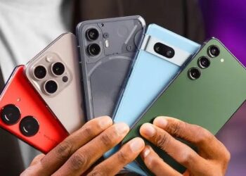 Smartphones Launches:कौन सी कंपनियां ला रही हैं धांसू फीचर्स वाले स्मार्टफोन,जानिए क़ीमत और खूबियां