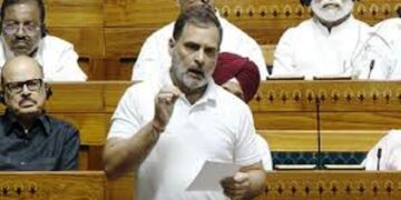 संसद से राहुल गांधी ने दी खुली चुनौती, ’दम है तो पीएम नरेंद्र मोदी कहें, डोनाल्ड ट्रंप बोल रहे हैं झूठ’