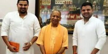 अब सीएम योगी ने बृजभूषण शरण सिंह के बेटों से की गुफ्तगू, बन गई बात और ‘महाराज जी’ ने दिया ये ‘गिफ्ट’