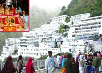 Vaishno Devi: भारी बारिश के चलते माता वैष्णो देवी यात्रा मार्ग पर भूस्खलन,हजारों श्रद्धालु रास्ते में फंसे