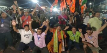 Amarnath Yatra 2025: पहलगाम हमले के बाद सख़्त सुरक्षा में रवाना हुआ पहला जत्था