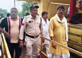 राजा भैया ने पंडित धीरेंद्र कृष्ण शास्त्री पर ऐसा क्या दिया बयान, जो देश-दुनिया में उड़ा रहा गर्दा