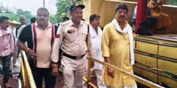 राजा भैया ने पंडित धीरेंद्र कृष्ण शास्त्री पर ऐसा क्या दिया बयान, जो देश-दुनिया में उड़ा रहा गर्दा