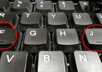 Keyboard पर F और J बटन पर उभरी हुई लाइन क्यों होती है क्या यह सिर्फ डिजाइन है या टाइपिंग को आसान बनाने की कोई ट्रिक