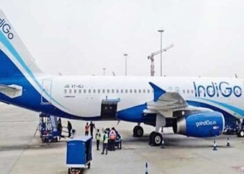 दिल्ली से गोवा जा रही इंडिगो फ्लाइट में इंजन की खराबी की वजह से मुंबई में उतारा गया ,पायलट की समझदारी से191 लोगों की जान बची