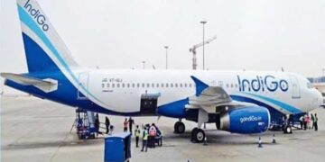 दिल्ली से गोवा जा रही इंडिगो फ्लाइट में इंजन की खराबी की वजह से मुंबई में उतारा गया ,पायलट की  समझदारी से191 लोगों की जान बची