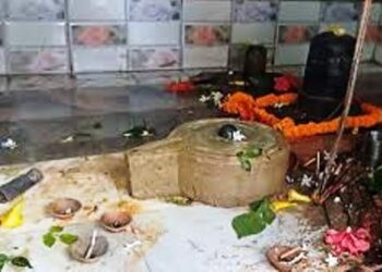 मुस्लिम के घर की दीवार से प्रकट हुई शिवलिंग, भक्तों की मांग पर अब महादेव को अपना घर देंगे अंसार