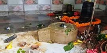 मुस्लिम के घर की दीवार से प्रकट हुई शिवलिंग, भक्तों की मांग पर अब महादेव को अपना घर देंगे अंसार