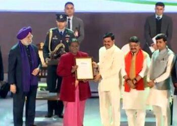 Indore Tops Cleanliness Rankings Again:इंदौर फिर बना स्वच्छता का सिरमौर M P के और कौन-कौन से शहर हुए सम्मानित