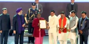 Indore Tops Cleanliness Rankings Again:इंदौर फिर बना स्वच्छता का सिरमौर M P के और कौन-कौन से शहर हुए सम्मानित