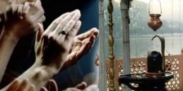 Clapping after Shiv Puja in Sawan