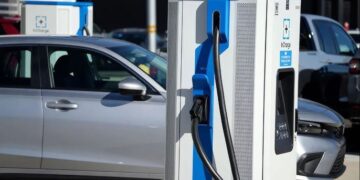 Huawei solid state EV battery with 5 minute full charge