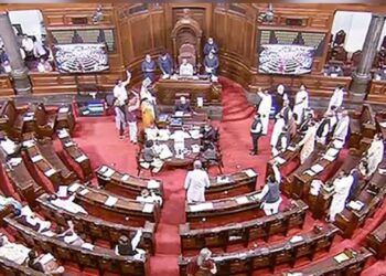 Lok Sabha: अमित शाह ने पेश किया बिल, मंत्री पद से हटाने के प्रावधान वाले संशोधन विधेयक पर विपक्षी सांसदों का हंगामा