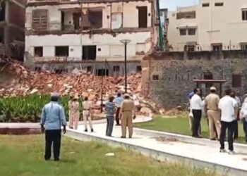: Daryaganj building collapse news