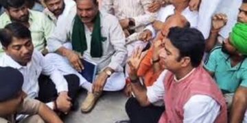 Meerut News: अधिकारियों को अनोखा दंड देकर बोले संगीत सोम, ‘गुंडई चरम पर है, चद्दर तान कर मत सोइए एसपी साहब’