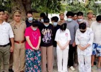 साइबर अपराध पर UP पुलिस की बड़ी सर्जिकल स्ट्राइक, होटल से दबोचे गए 4 महिलाओं समेत 11 ‘नटवारवाल’