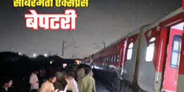 कानपुर में पटरी से उतरी साबरमती जनसाधारण एक्सप्रेस, हादसे के बाद मौके पर पहुंचे रेलवे के अधिकारी