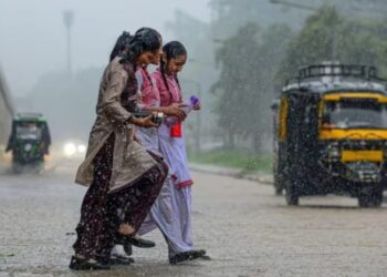 UP Weather Update:बरसात थमी, उमस और गरमी से लोग बेहाल जानिए कब मिलेगी इससे राहत